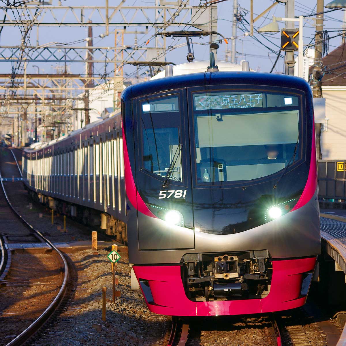 31593＞京王5000系（京王ライナー・行先選択式）基本4両編成セット（動力付き）｜Nゲージ車両（完成品モデル）｜Nゲージ鉄道模型のグリーンマックス